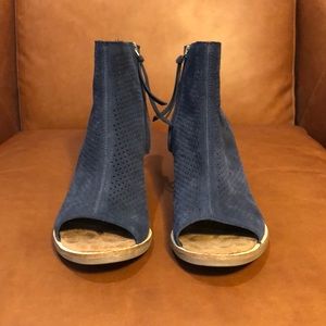Tom’s navy open toe booties size 6 M